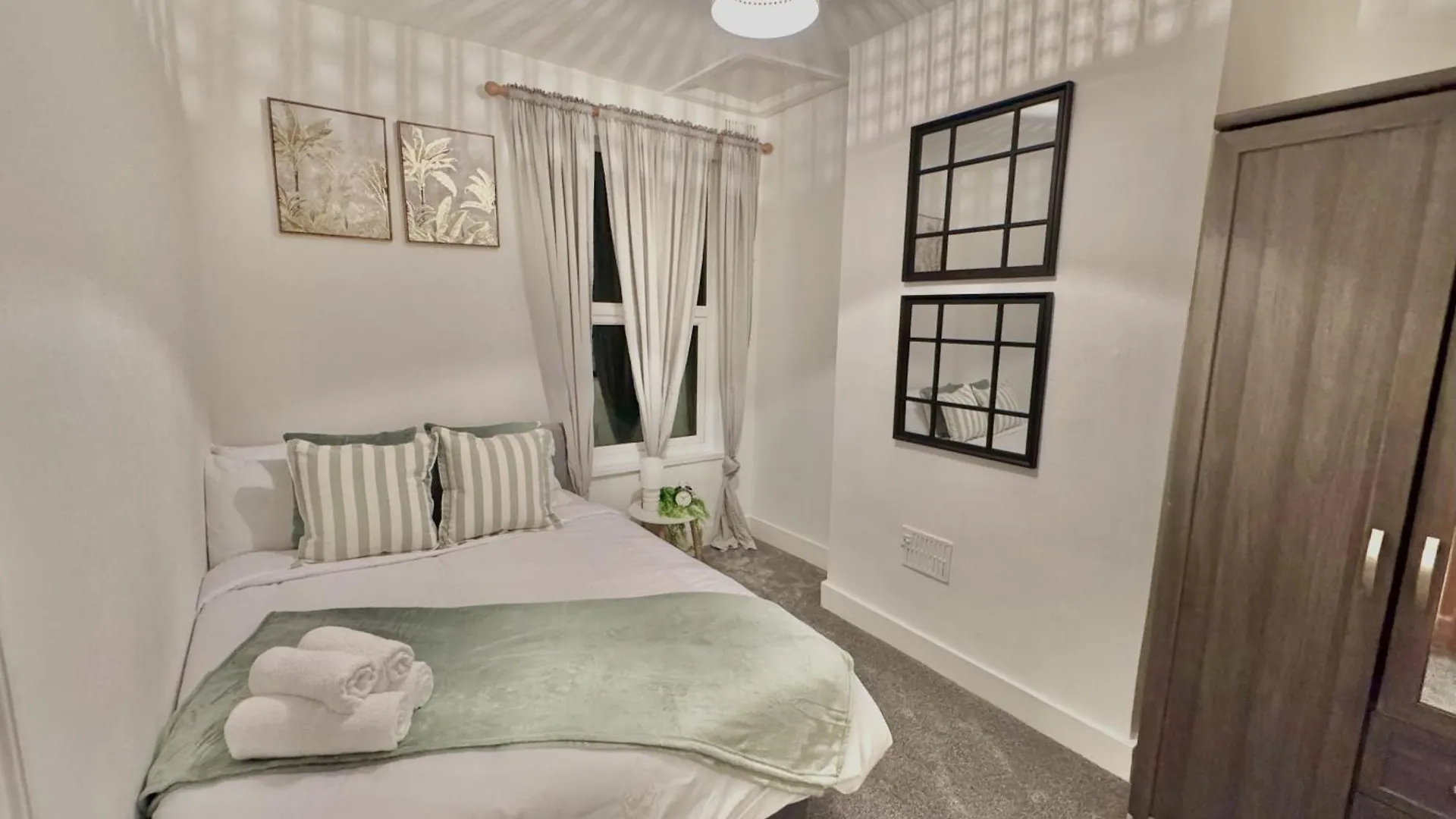 Spacious 3 Bedroom House Near Central London, O2, Excel, Stratford, Tube Station & Parking Available