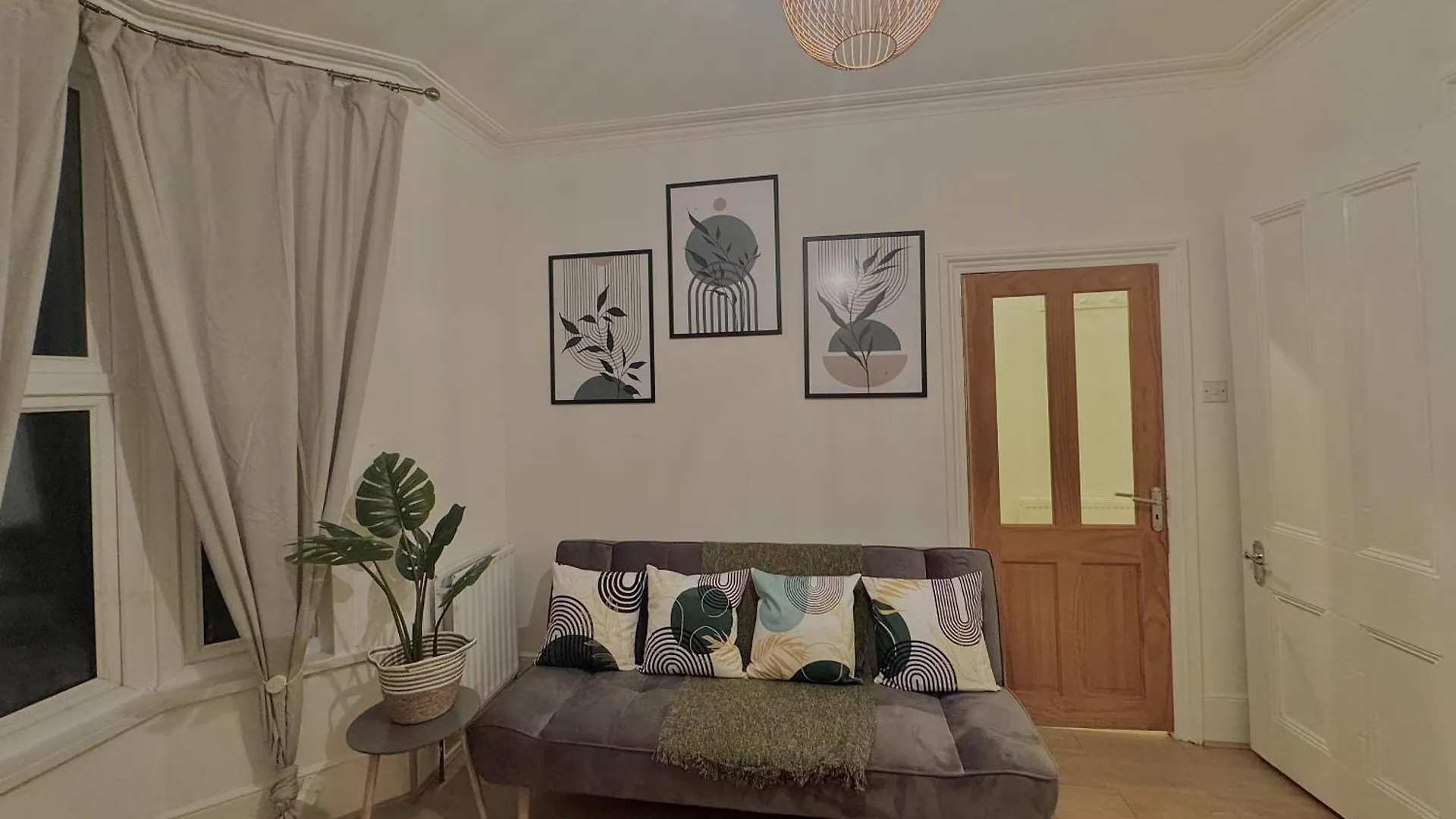 Spacious 3 Bedroom House Near Central London, O2, Excel, Stratford, Tube Station & Parking Available
